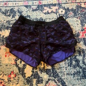 Lululemon Hotty Hot Shorts 4 inch size 10